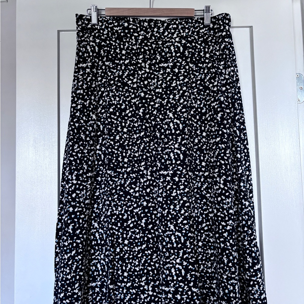 LAST CHANCE RW & Co Navy Blue Floral Skirt